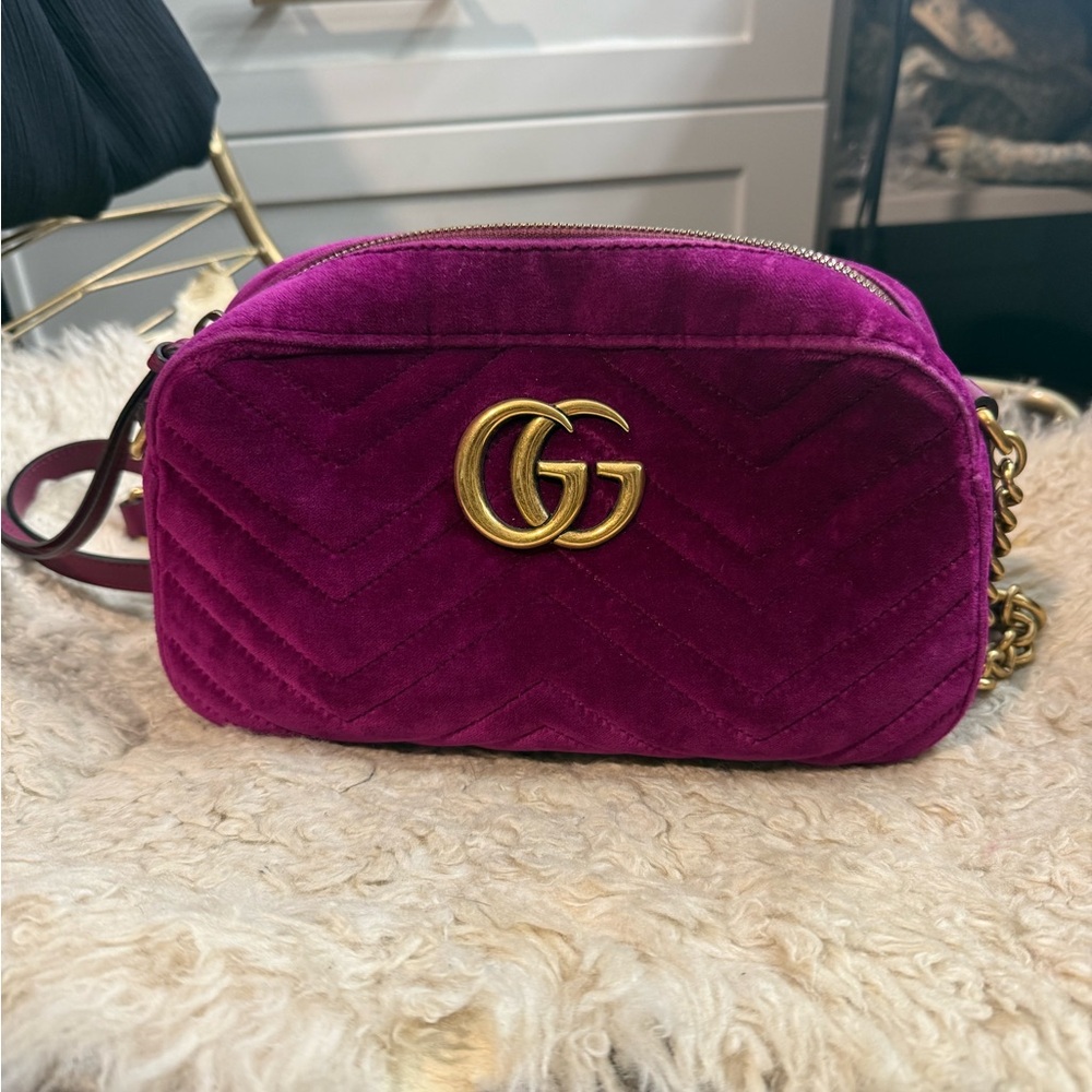 Gucci Purple Crossbody Bag with Gold Accents - Picture 2 of 4